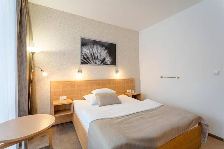 Room 8 of 48