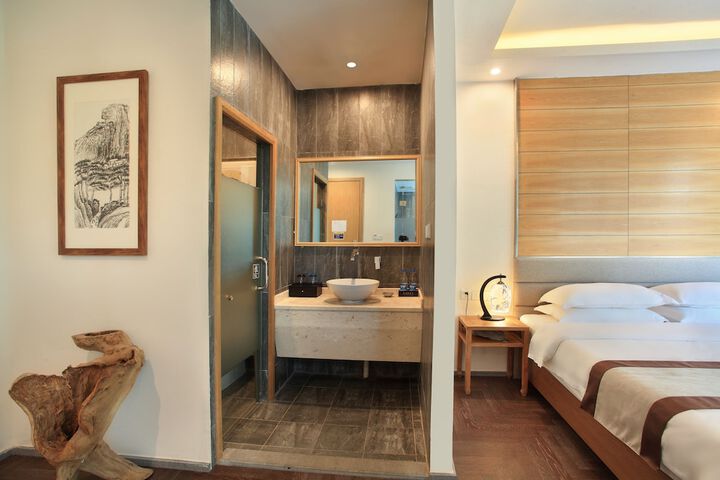 Room 25 of 43