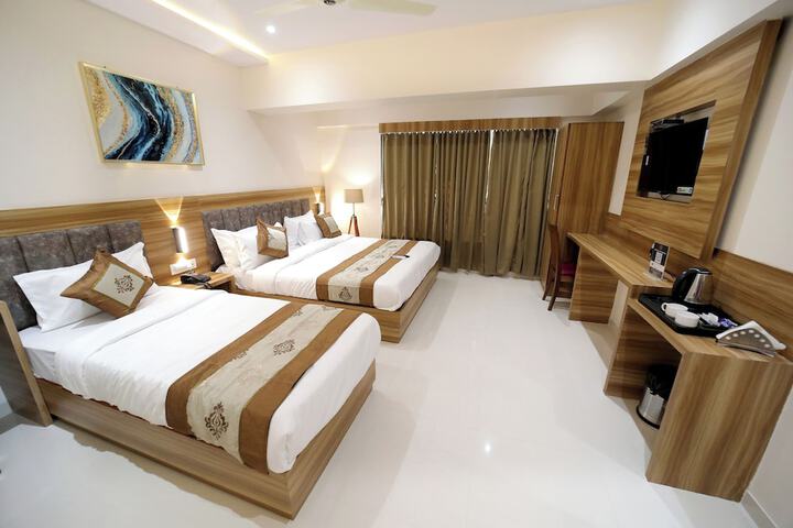 Room 13 of 30