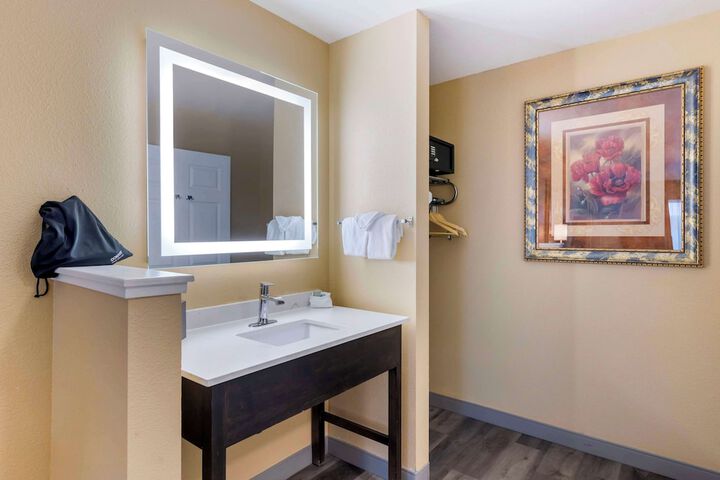 Room 34 of 49