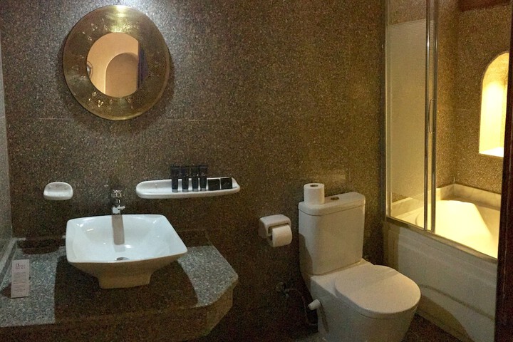 Room 115 of 193