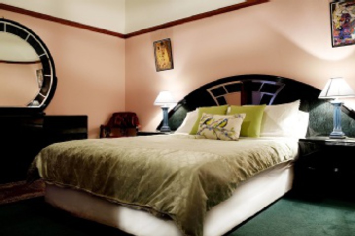Room 105 of 360