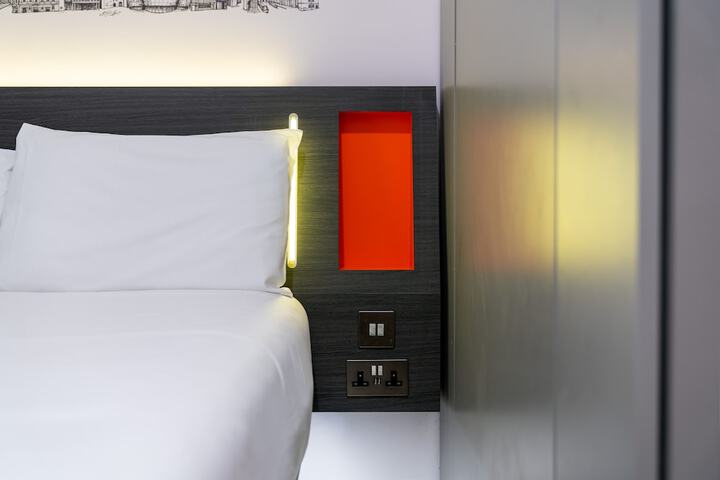 Room 14 of 39