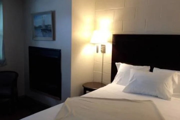 Room 3 of 21