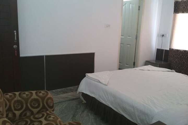 Room 11 of 60