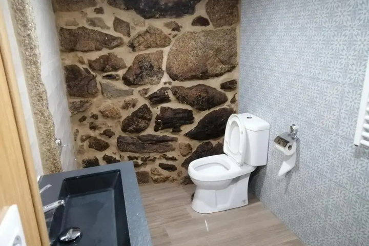 Room 6 of 18
