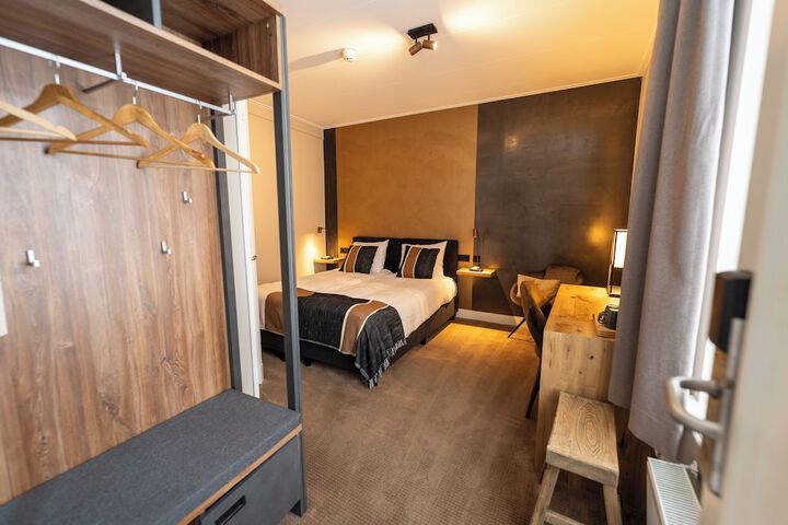 Room 13 of 34