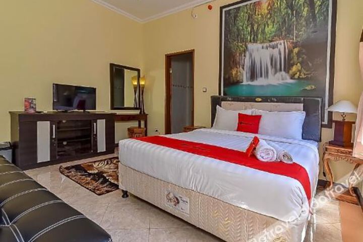 RedDoorz Plus Near Benoa Square Bali
