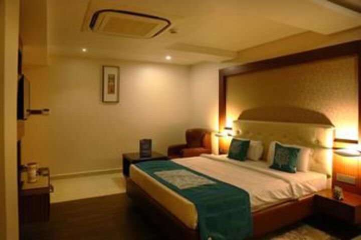Oyo Premium Ramavarappadu Ring Road