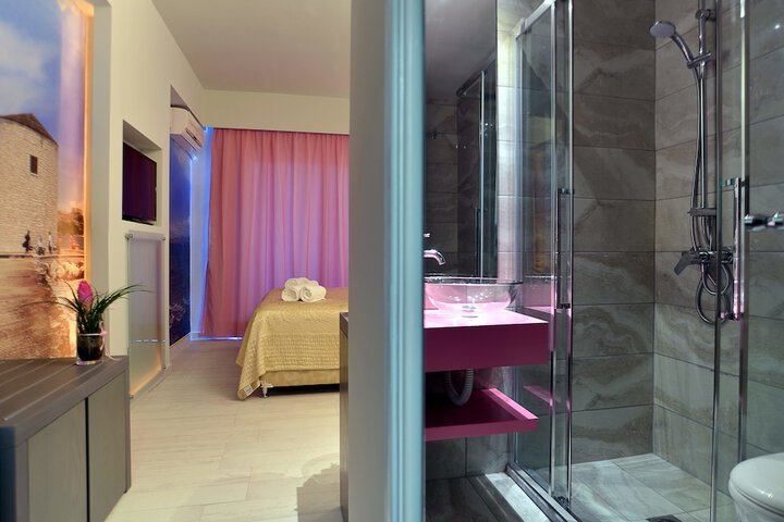 Room 14 of 123