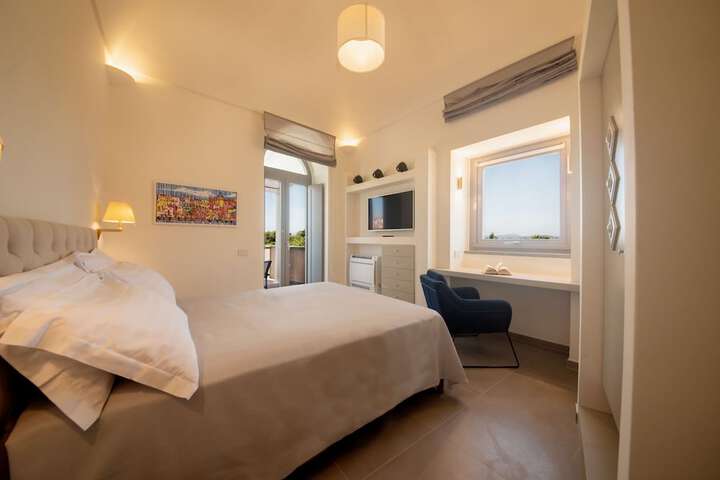 Room 4 of 31