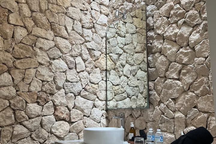 Room 87 of 111