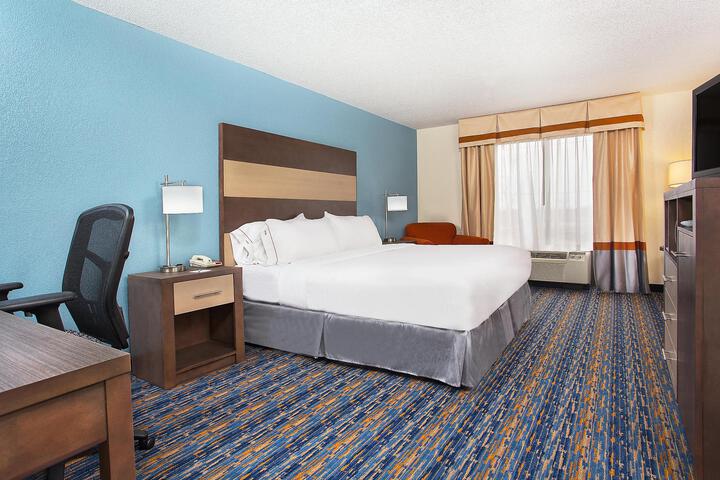 1 King Bed (6 of 11)