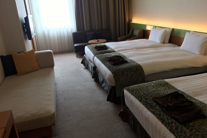 Room 10 of 100