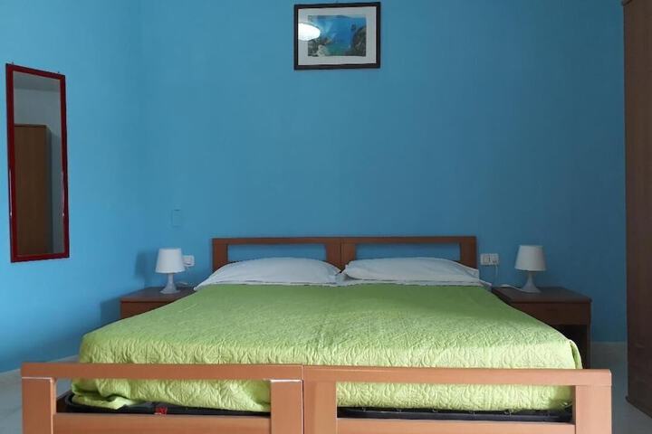 Room 27 of 41
