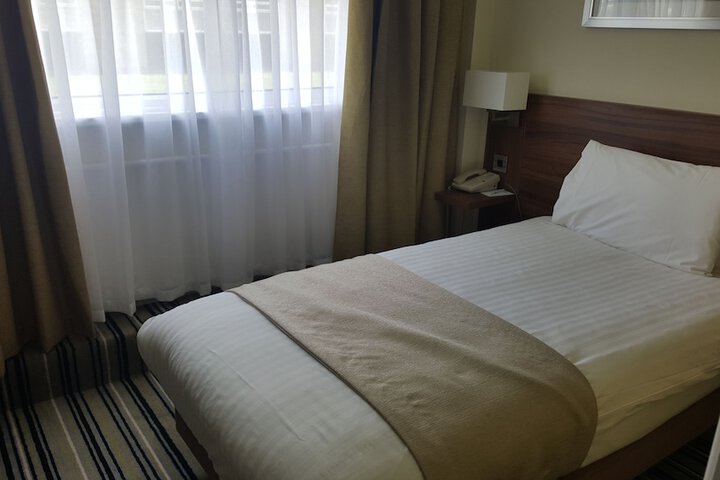 Room 4 of 109