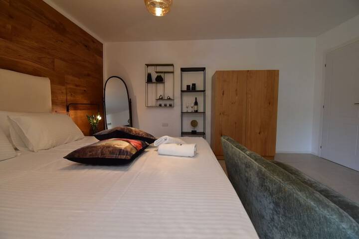Room 8 of 145