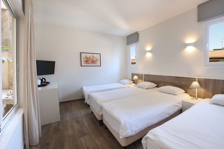 Room 17 of 75