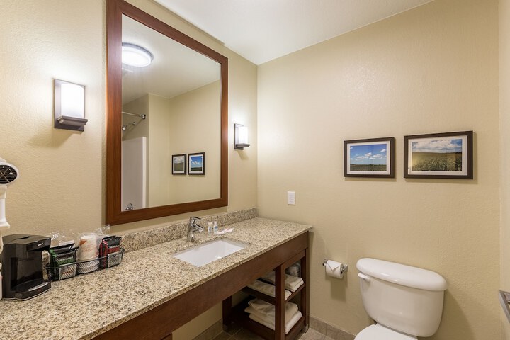 Suite 2 Queen Beds (25 of 31)