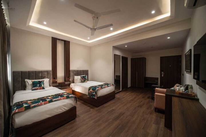 Room 13 of 35