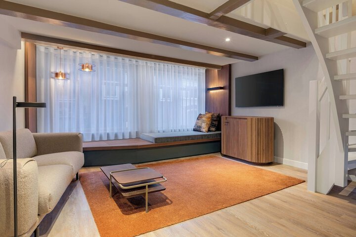 Room 83 of 219