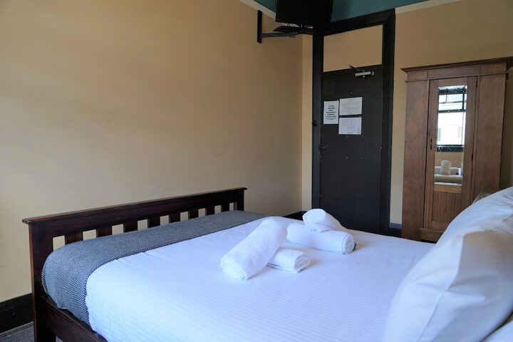 Room 2 of 39