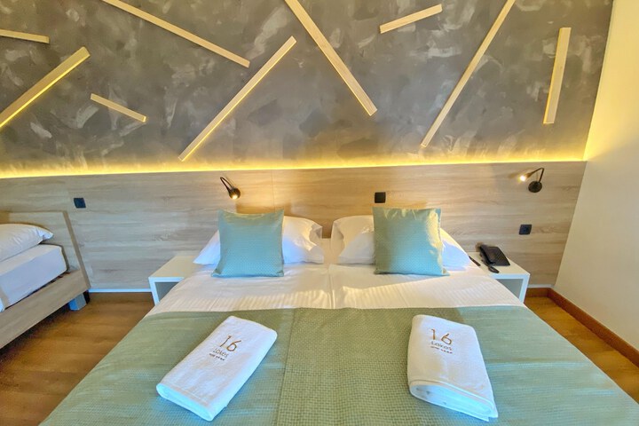 Room 27 of 71