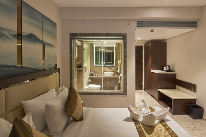 Room 34 of 47