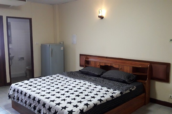 Room 12 of 33