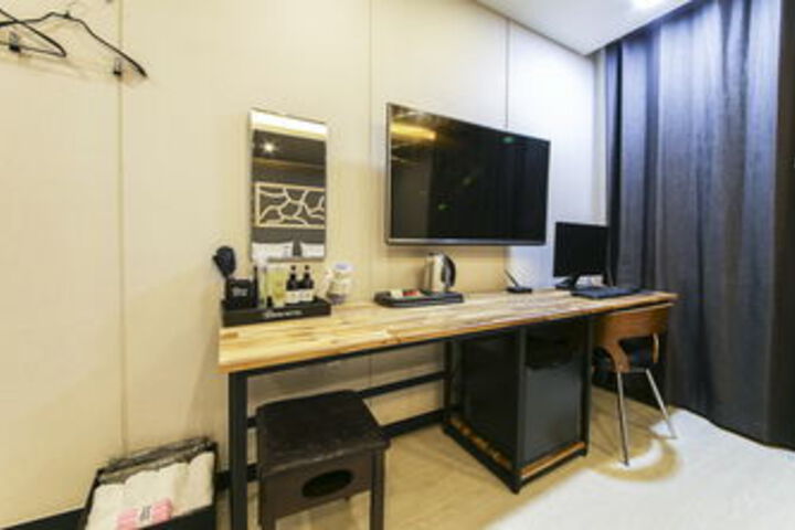 Room 26 of 28