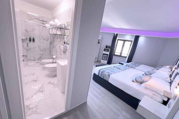 Room 73 of 142