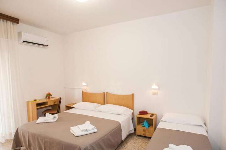 Room 9 of 29