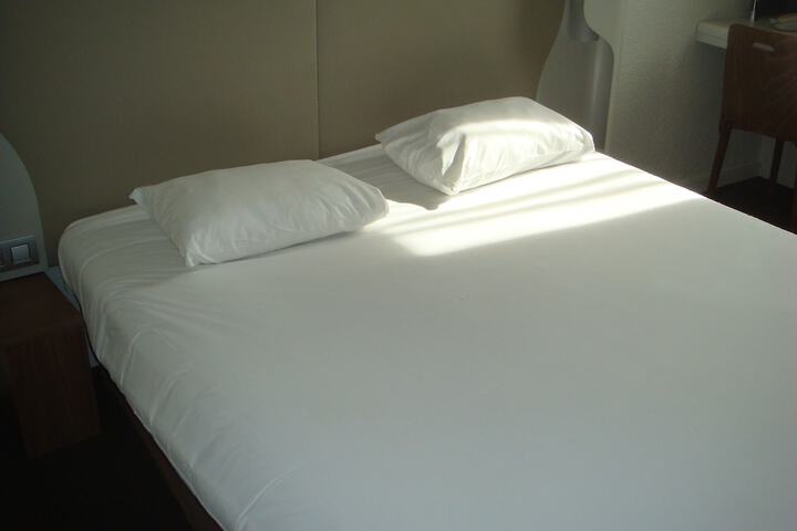 Room 4 of 65