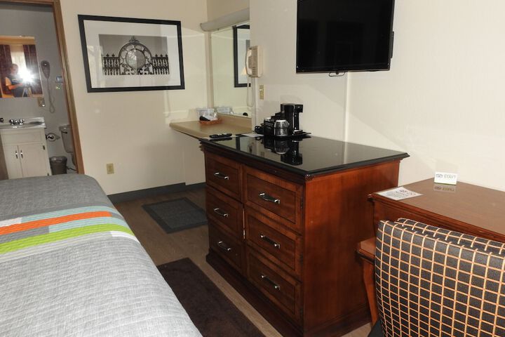 Room 27 of 46