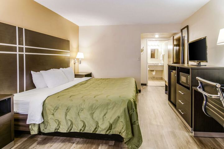 1 King Bed (7 of 14)