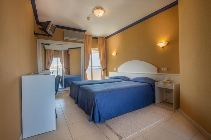 Room 10 of 41
