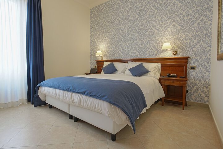 Room 5 of 78