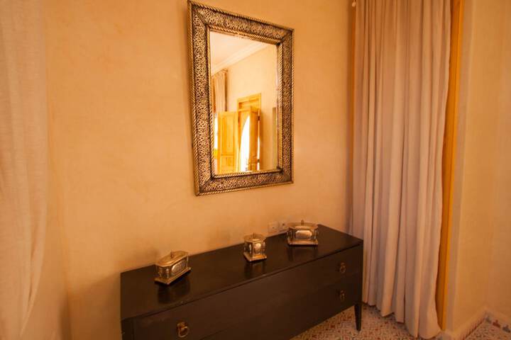 Room 4 of 68