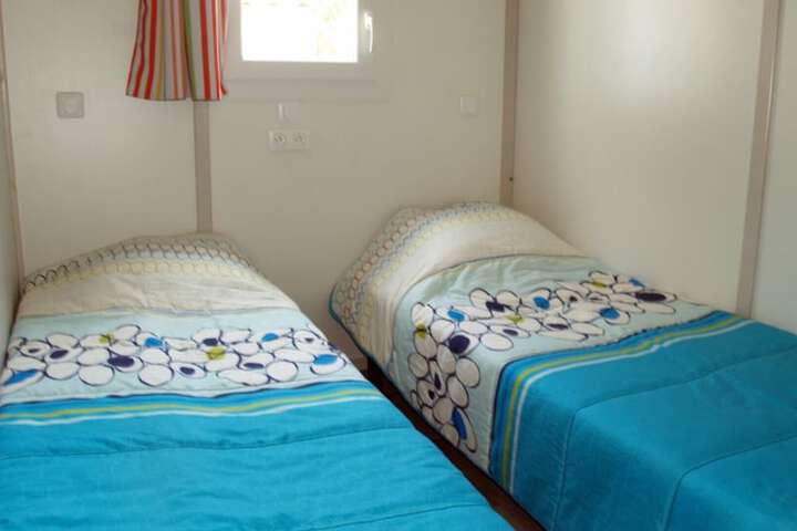 Room 13 of 182