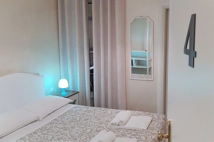 Room 3 of 37