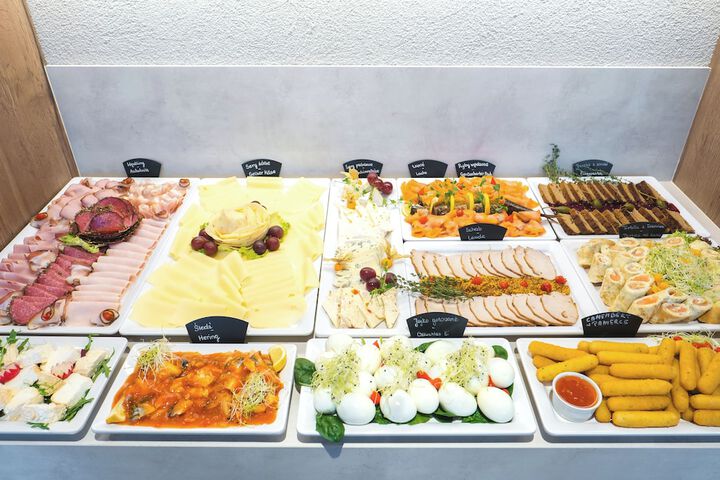 Dining 37 of 61