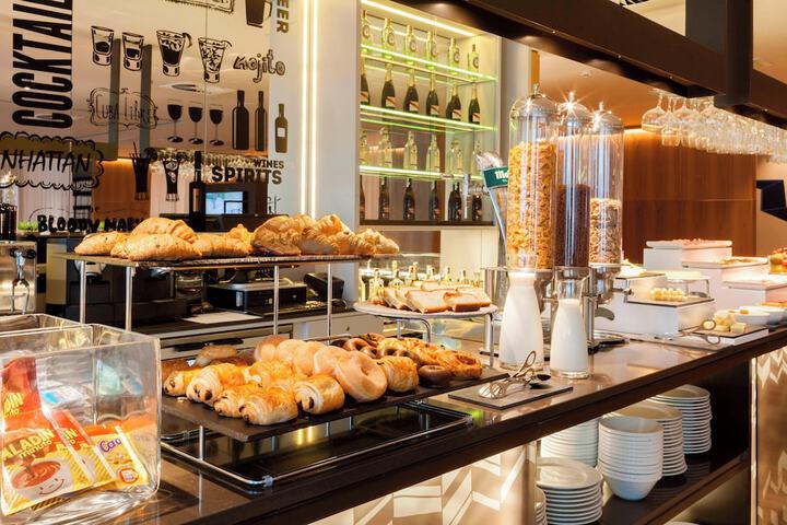 Breakfast/Coffee Service 95 of 124