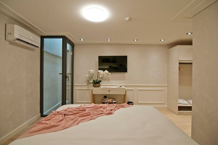 Room 42 of 92