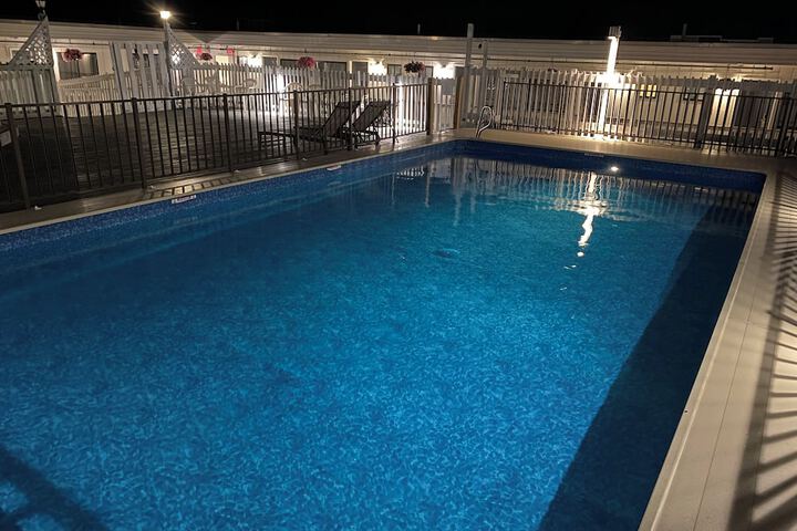 Hotel with Pool