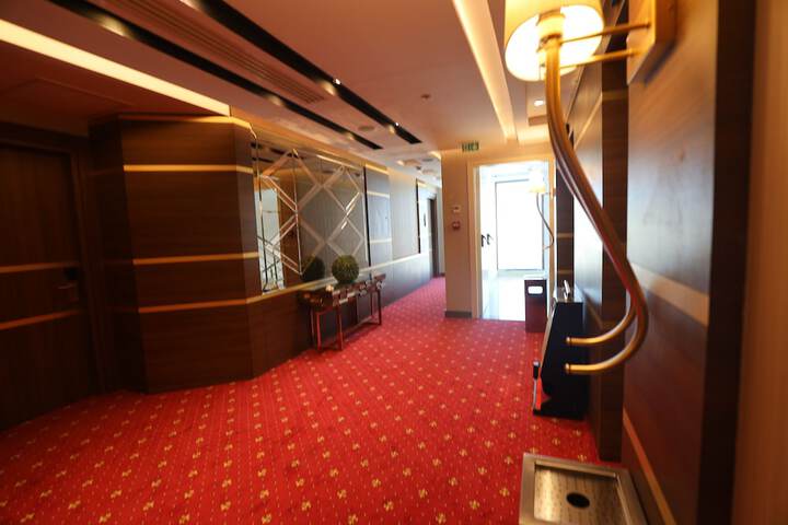 Ballroom/Hall 35 of 50