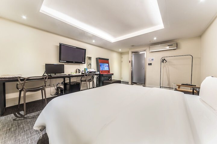 Room 28 of 44