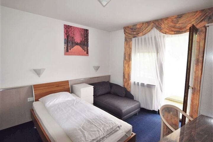 Room 6 of 34