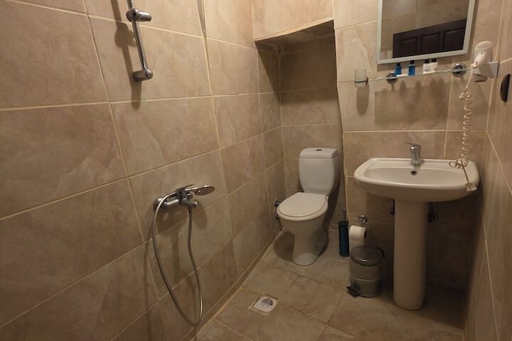 Room 147 of 578