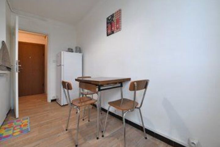 Room 17 of 27