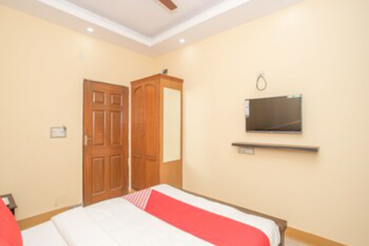 Room 11 of 27
